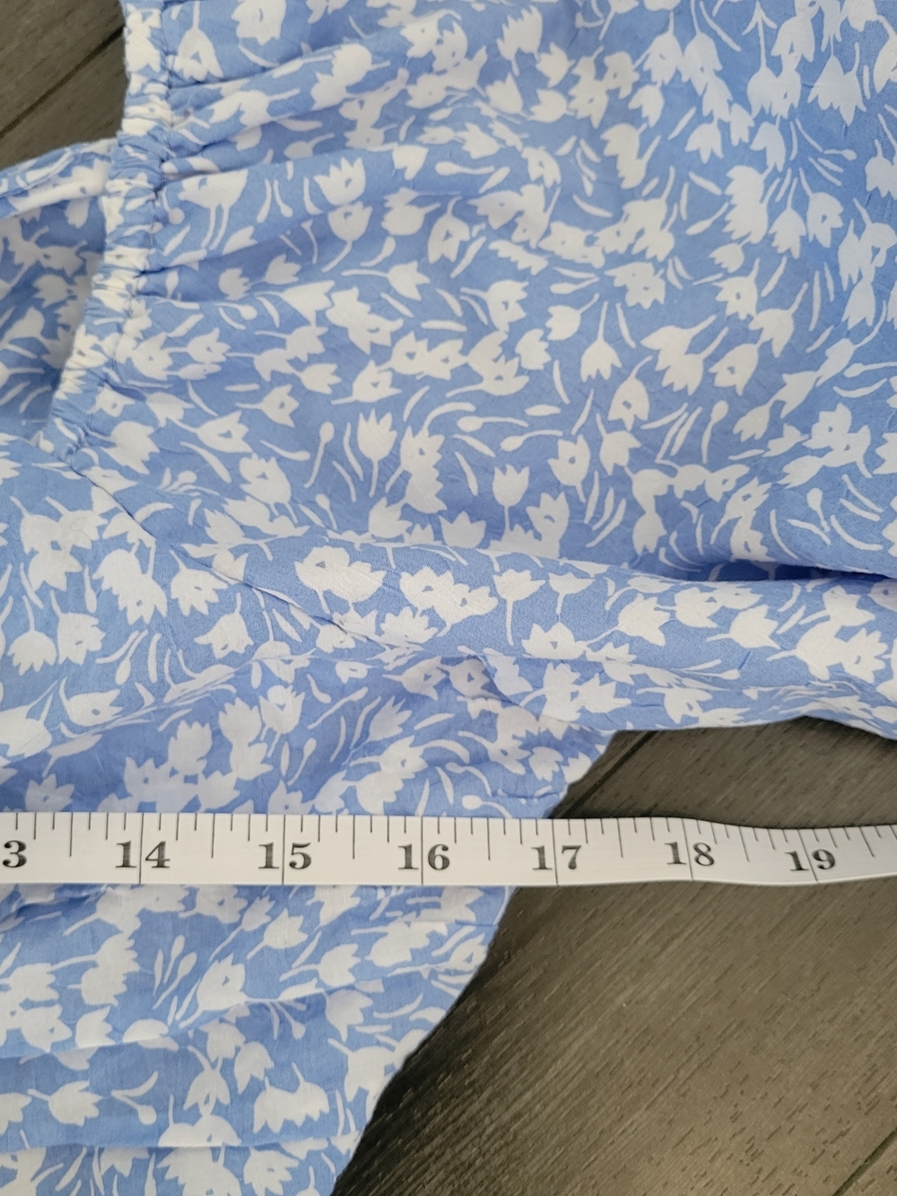 FREE THE ROSES Blue Floral Puff-Sleeve Sweetheart Blouse Size M Open Back - Picture 10 of 12